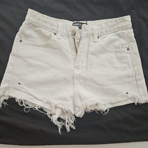BUBBLEFISH Women White Ripped Denim Short Size Small 25-26